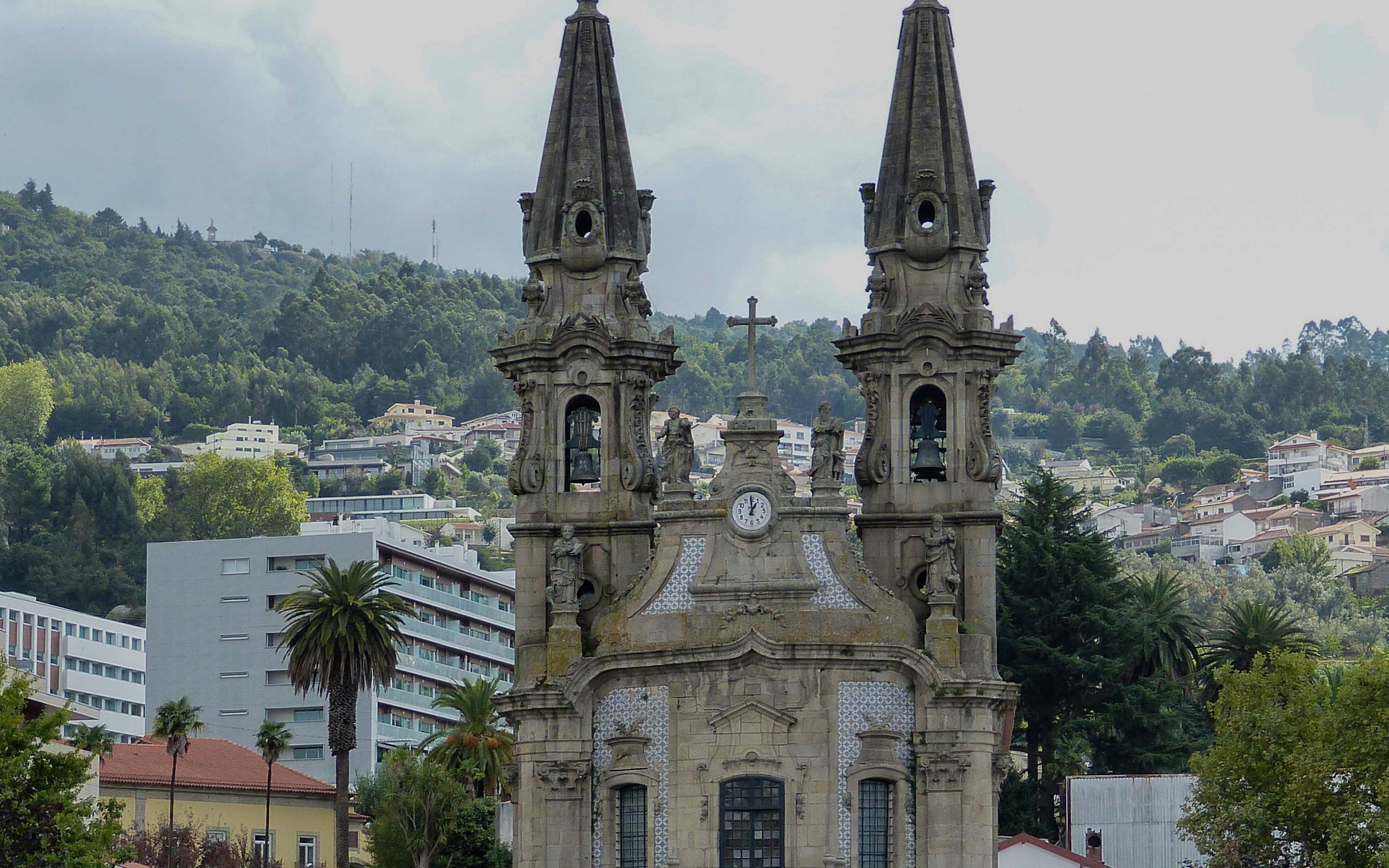 Private Guided Day Trip to Braga and Guimarães